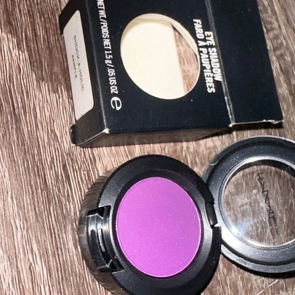 MAC Cosmetics SHOCK-A-HOLIC eye shadow‎
